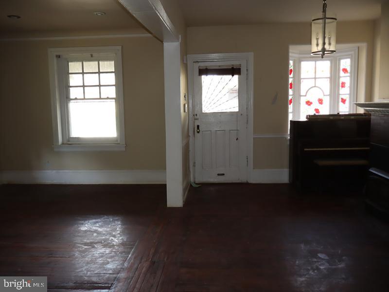 6386 SHERWOOD ROAD
