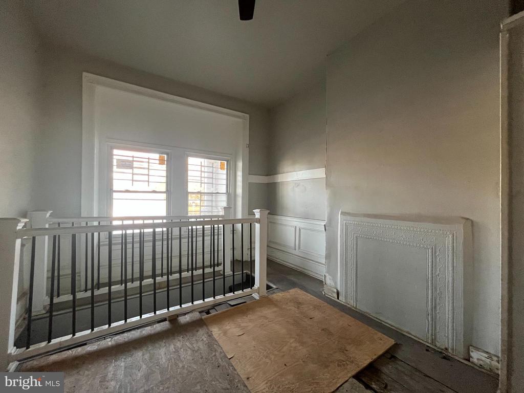 1316 W HUNTING PARK AVENUE