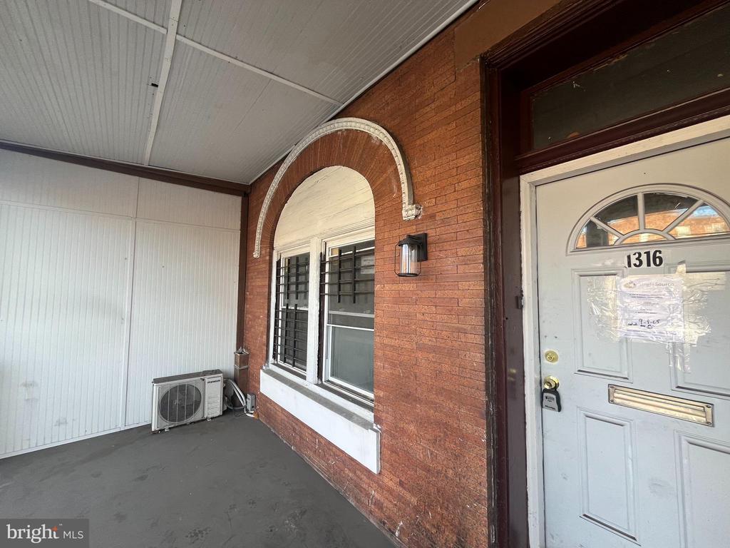 1316 W HUNTING PARK AVENUE