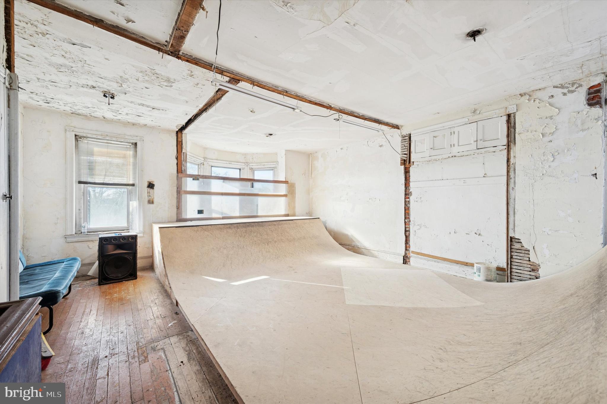 4313 LANCASTER AVENUE