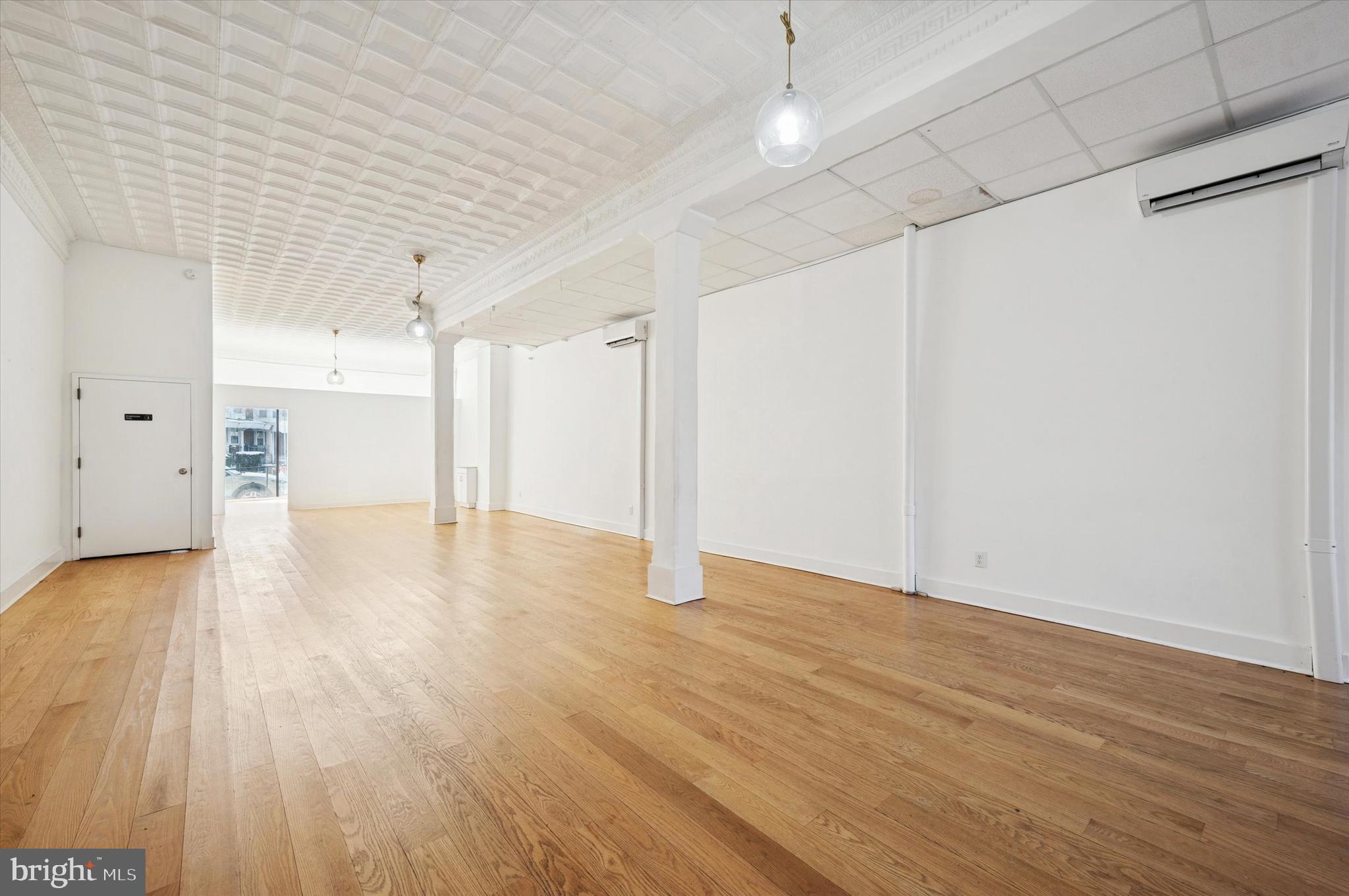 4313 LANCASTER AVENUE