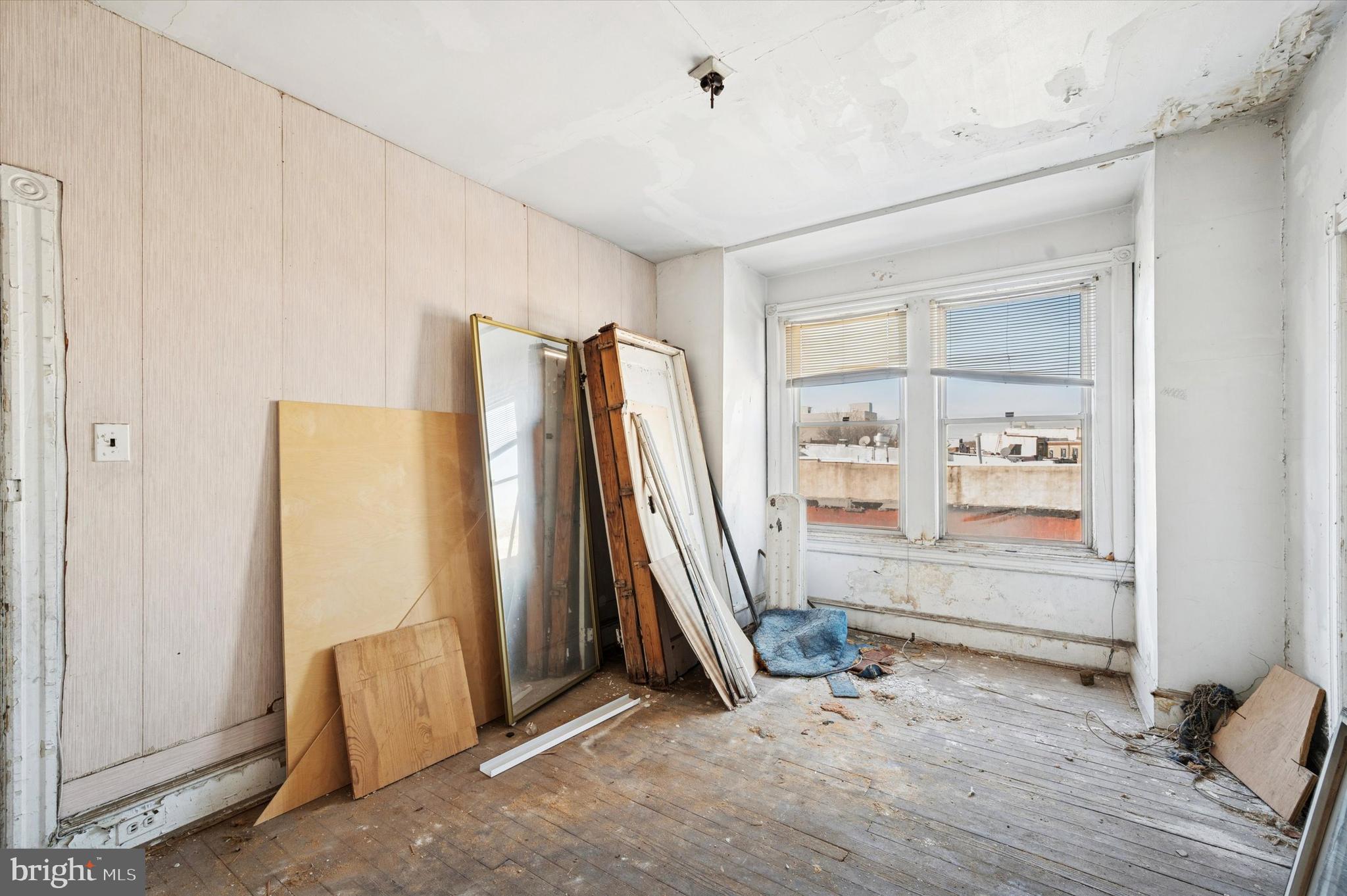 4313 LANCASTER AVENUE