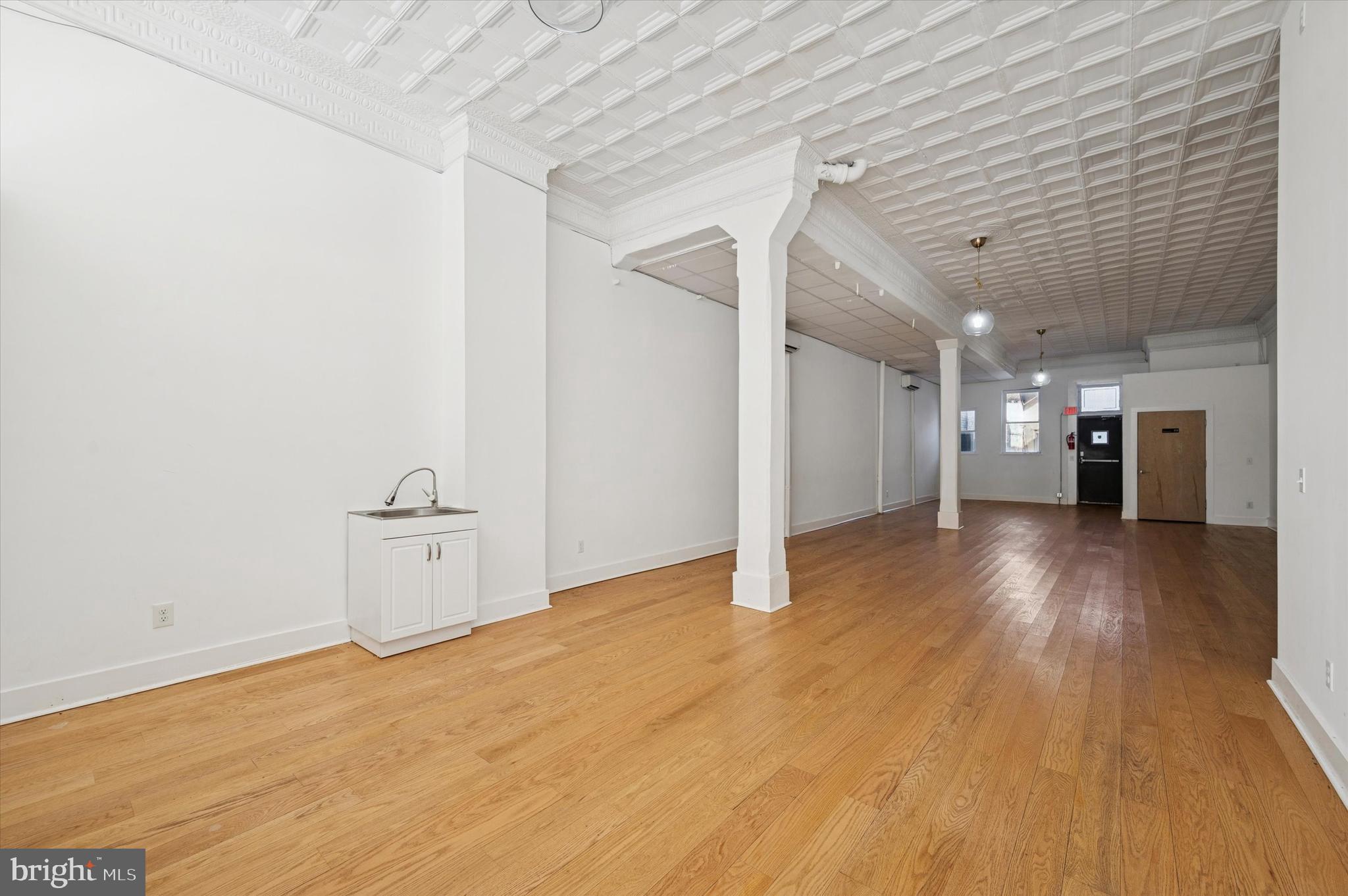 4313 LANCASTER AVENUE