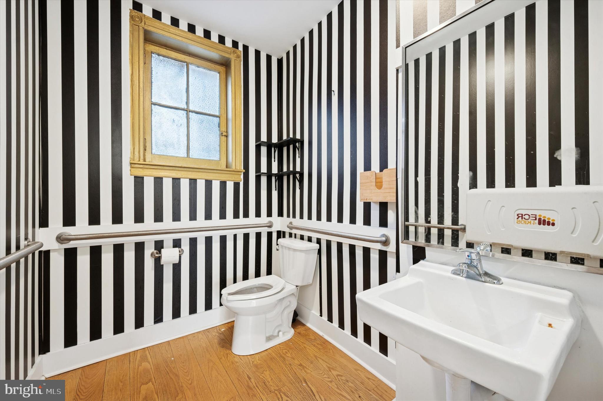 4313 LANCASTER AVENUE