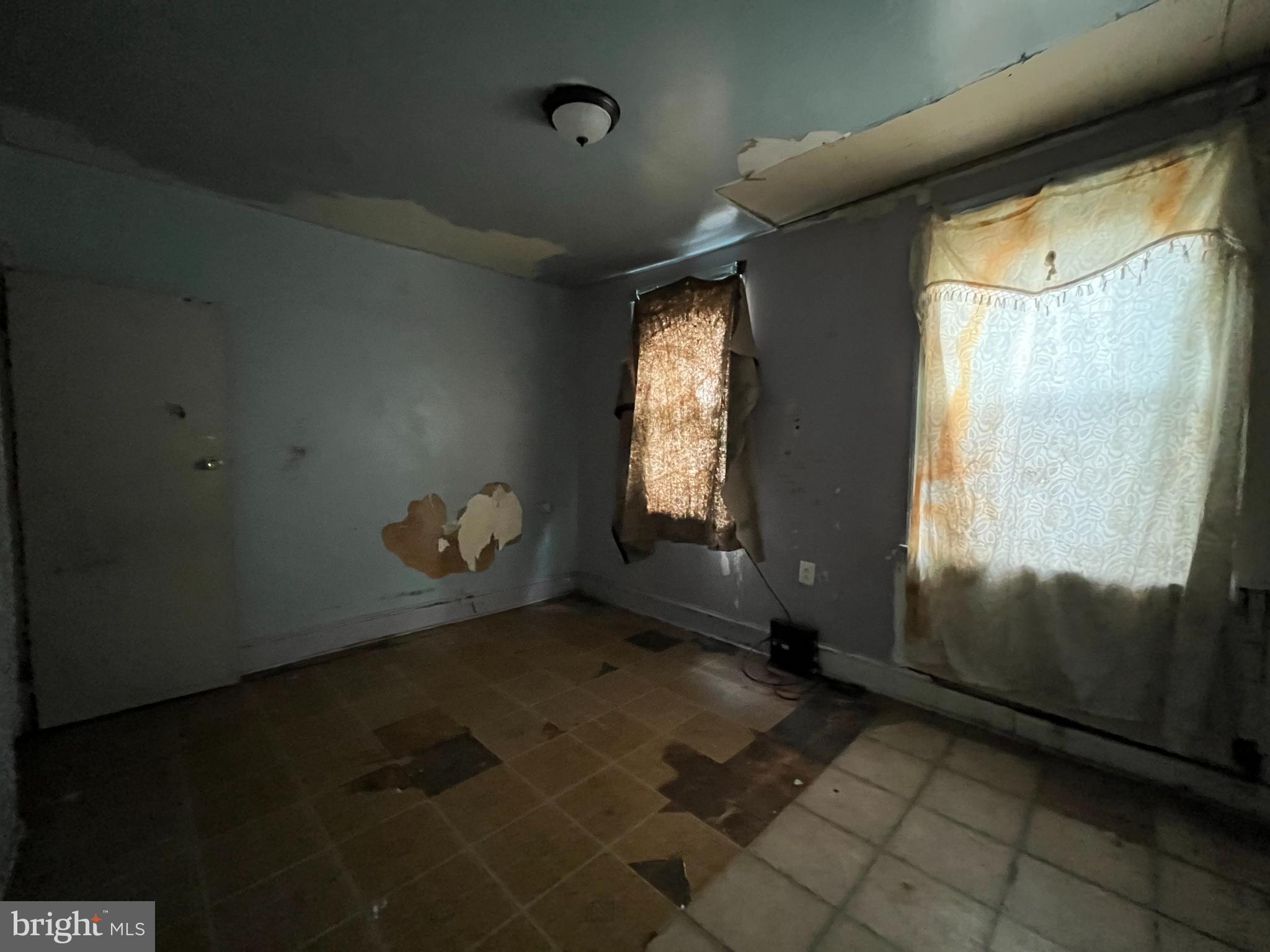 4257 N DARIEN STREET