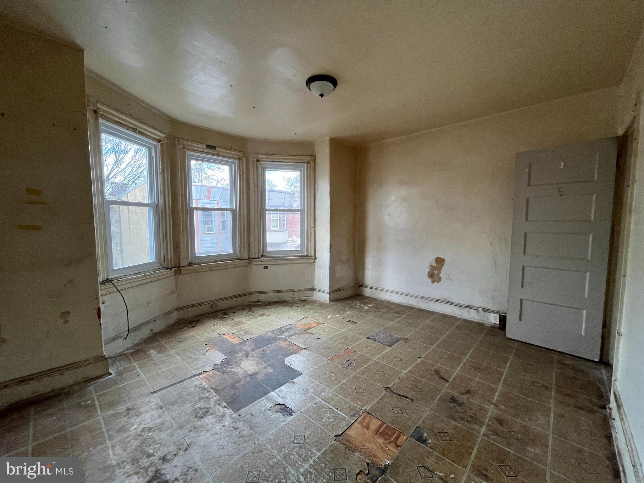 4257 N DARIEN STREET