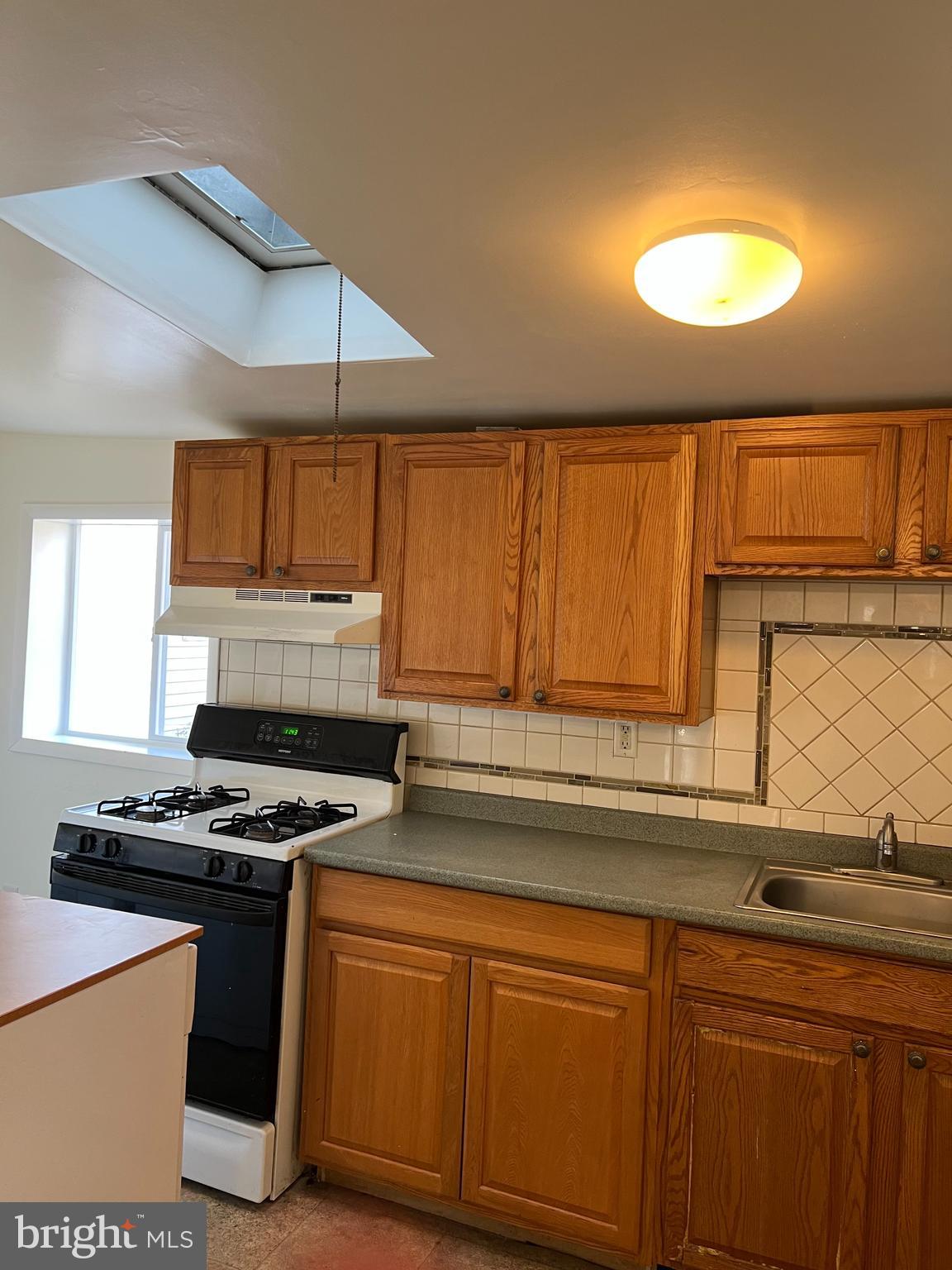 8048 MONTAGUE STREET