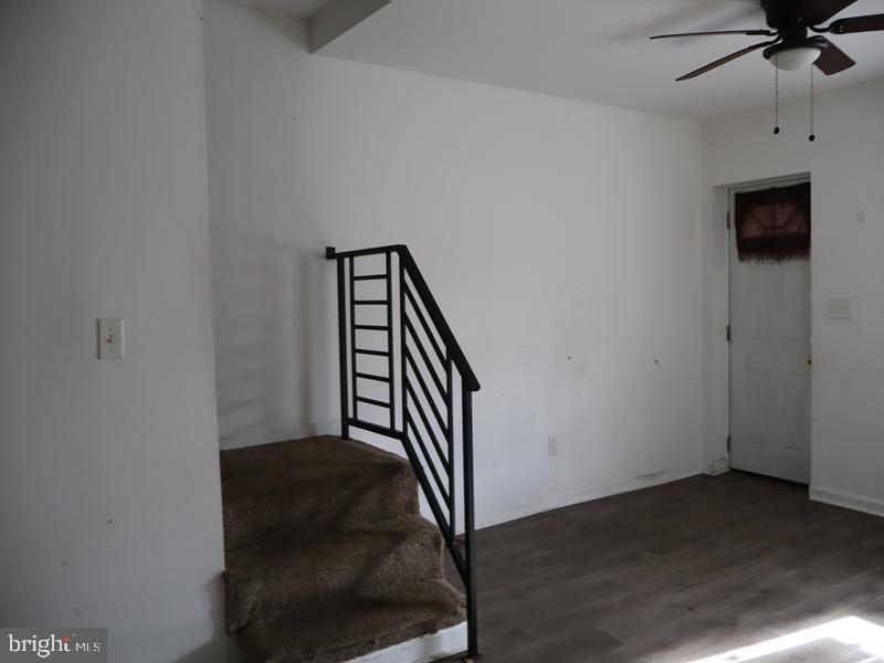 527 E WALNUT LANE