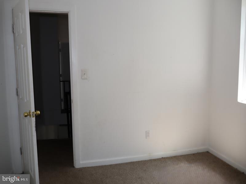 527 E WALNUT LANE