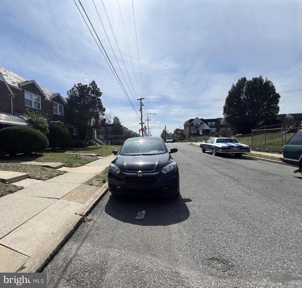 527 E WALNUT LANE