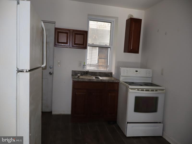 527 E WALNUT LANE