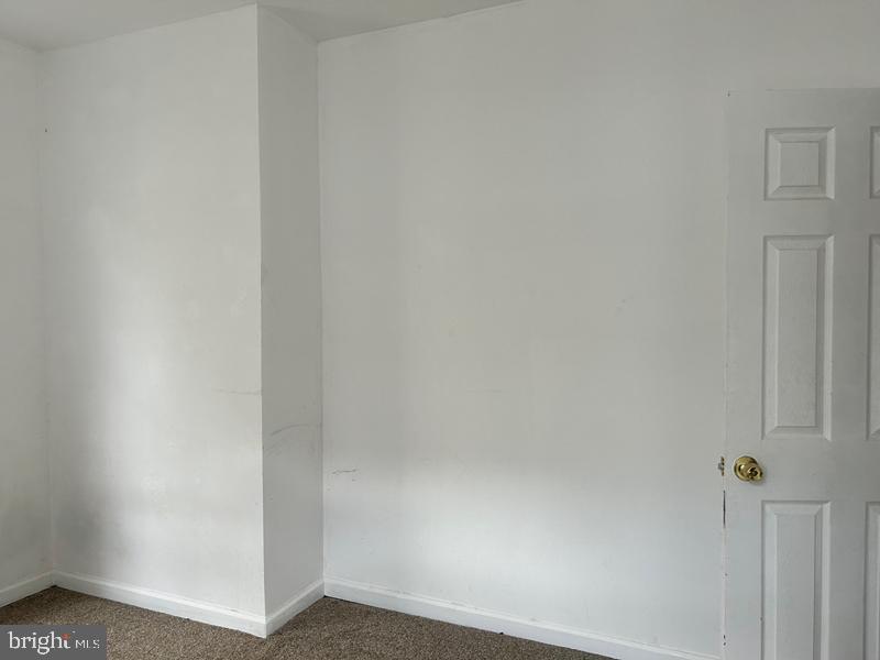 527 E WALNUT LANE