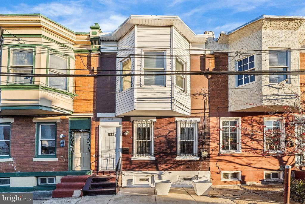 811 W SCHILLER STREET