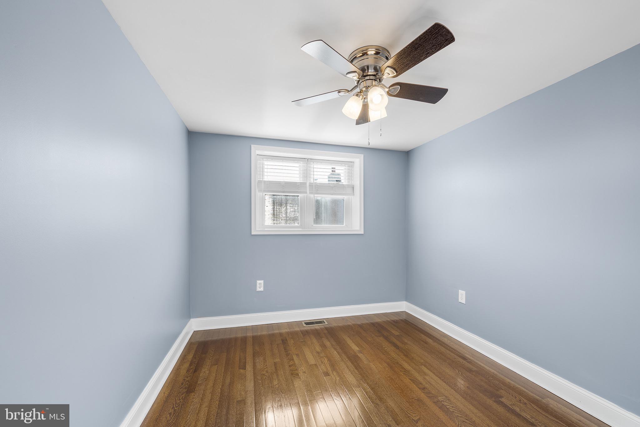 2943 E THOMPSON STREET