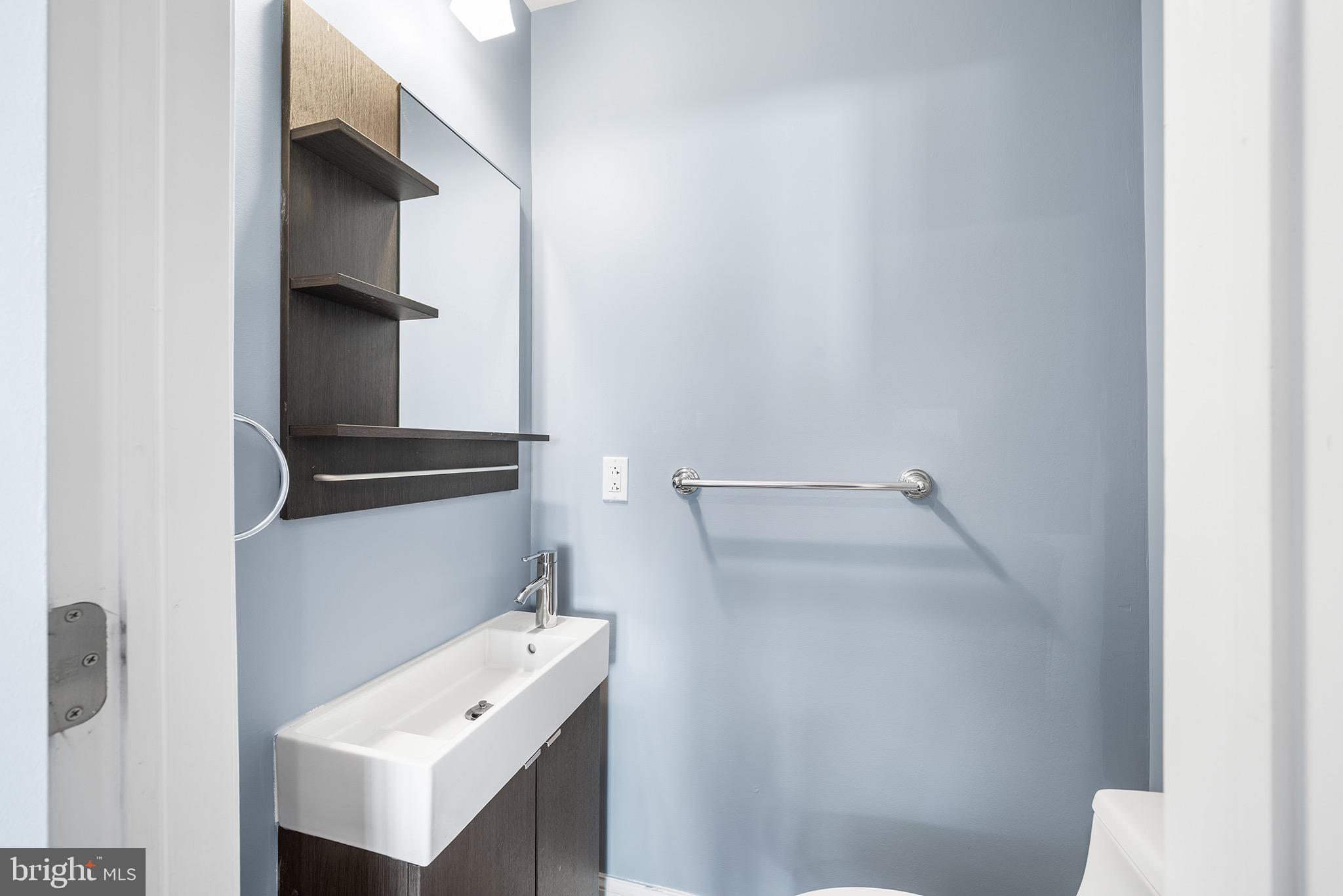 2943 E THOMPSON STREET