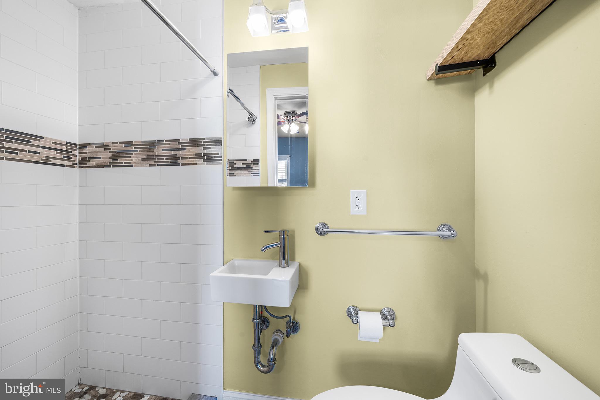 2943 E THOMPSON STREET