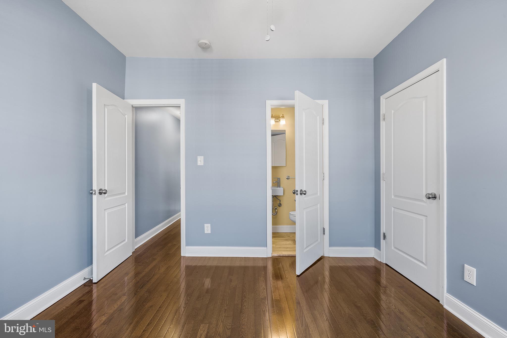 2943 E THOMPSON STREET