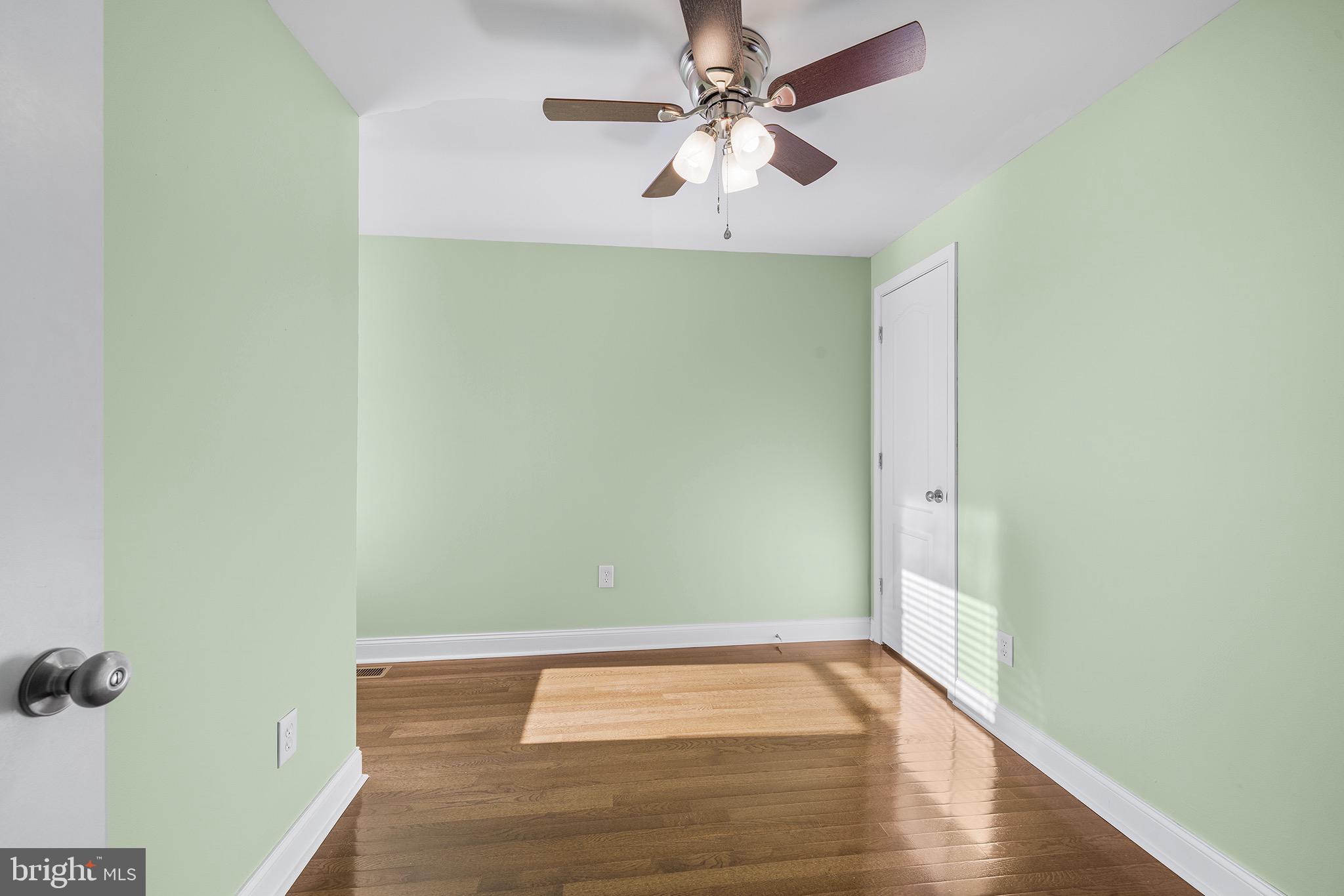 2943 E THOMPSON STREET