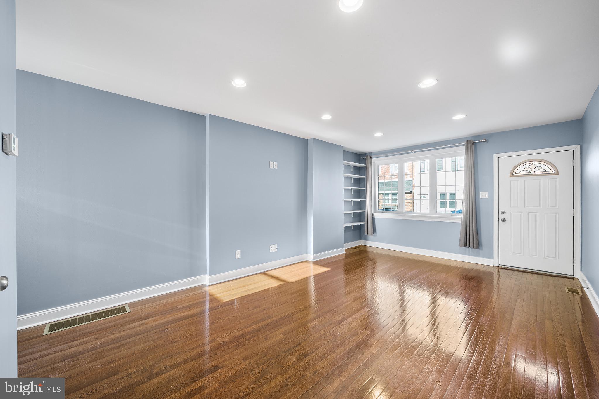 2943 E THOMPSON STREET