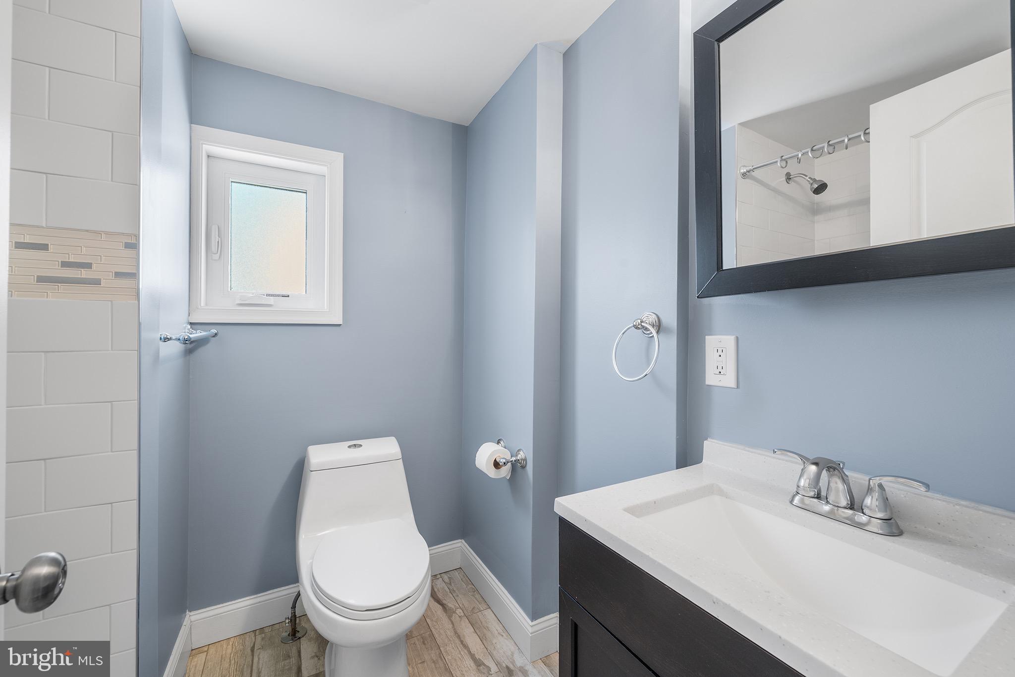 2943 E THOMPSON STREET