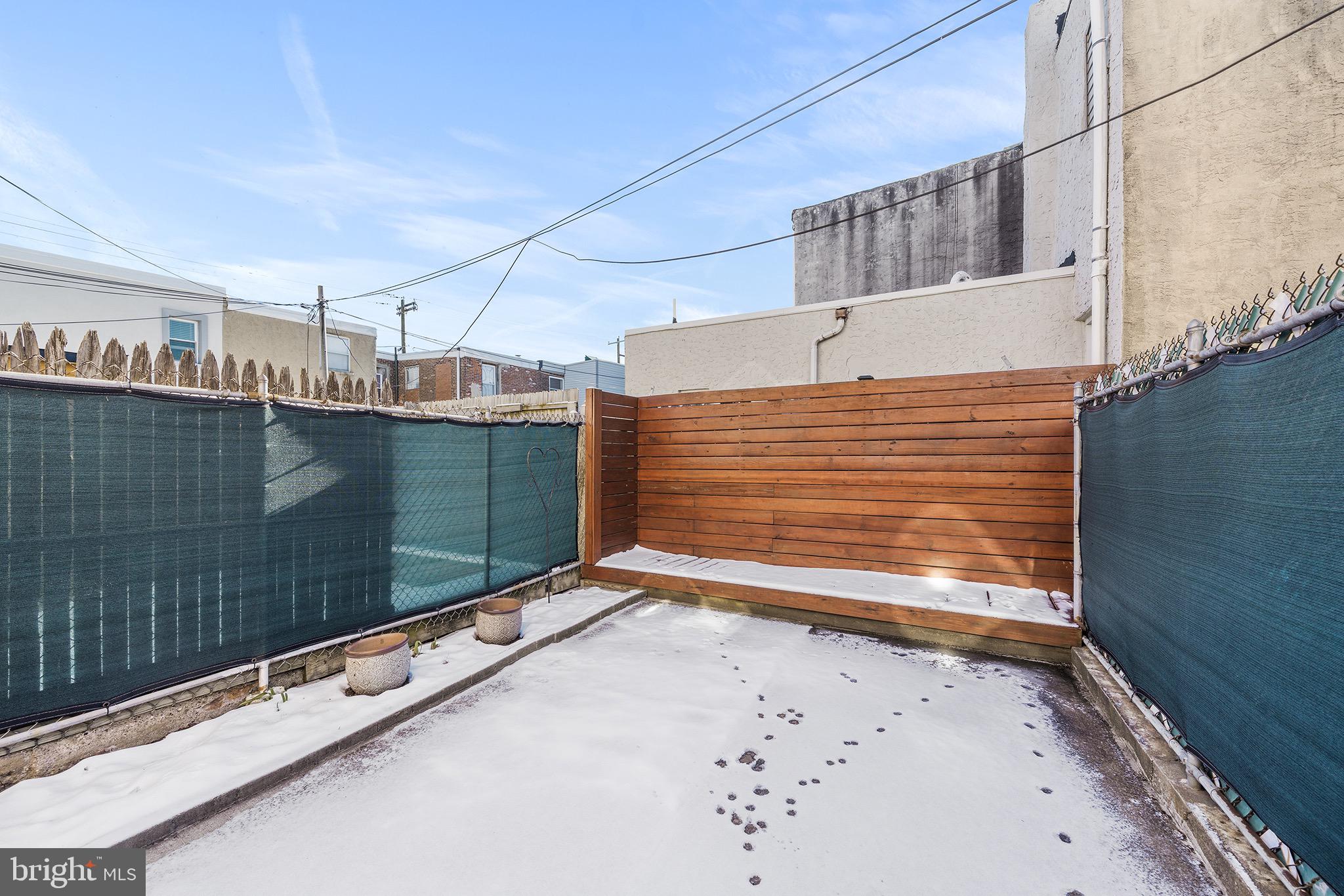 2943 E THOMPSON STREET