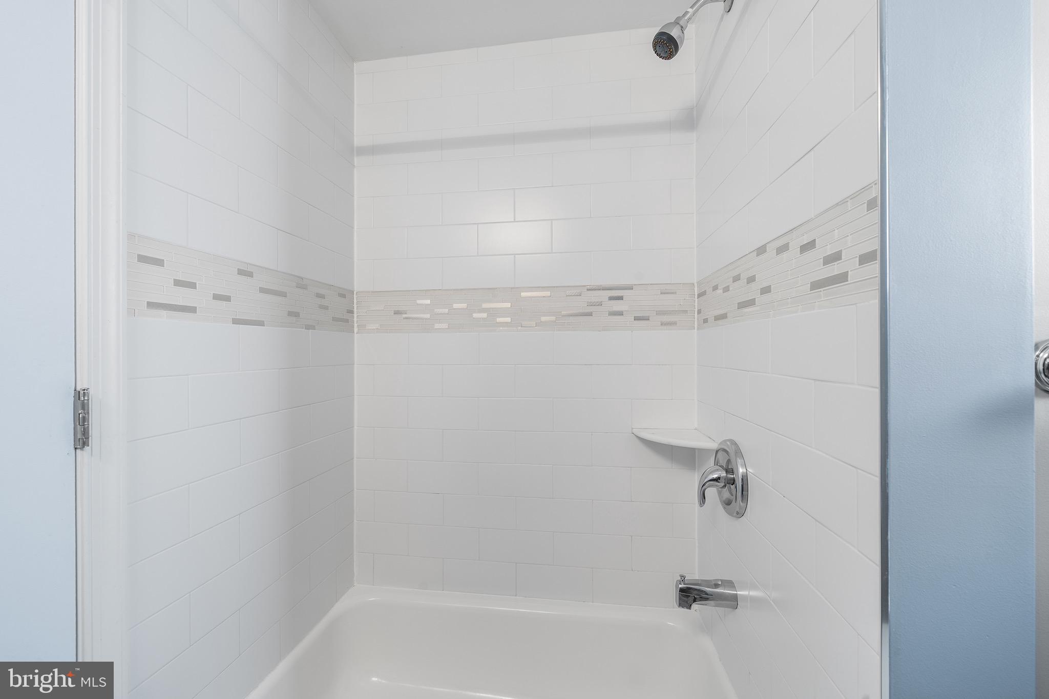 2943 E THOMPSON STREET