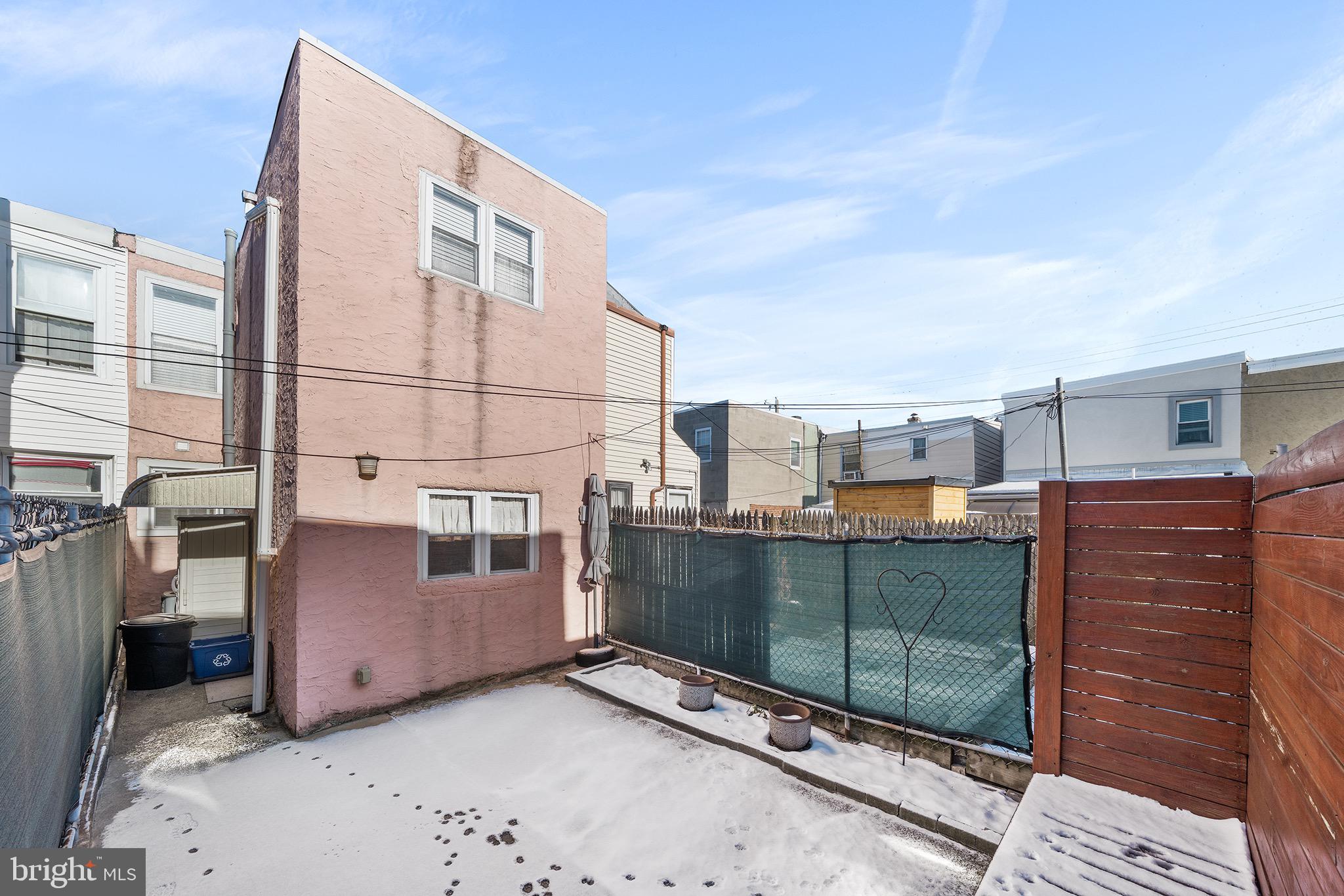 2943 E THOMPSON STREET