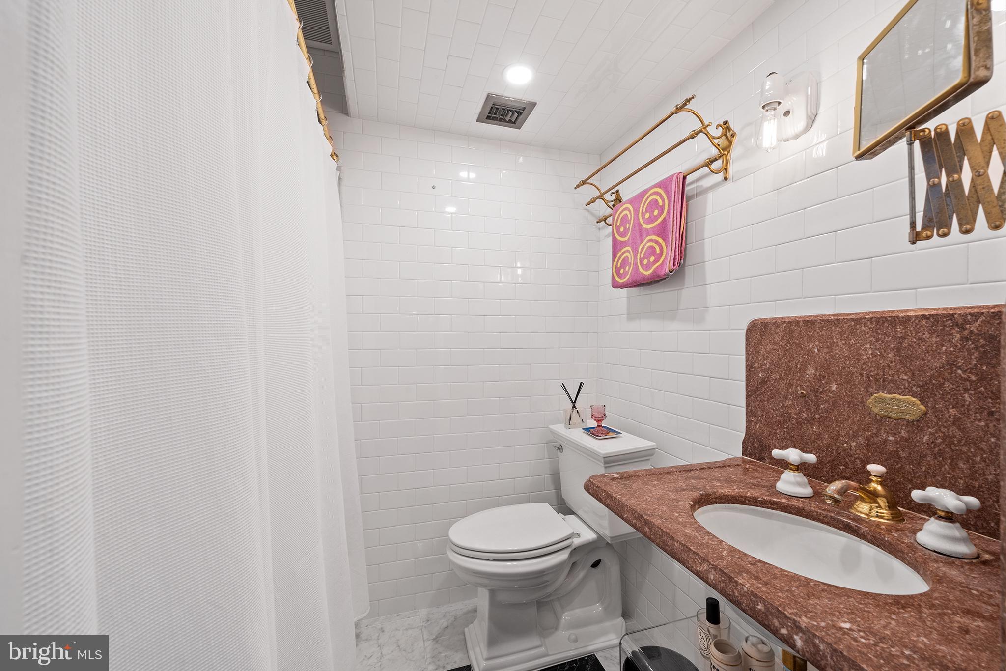 2009 SPRUCE STREET C