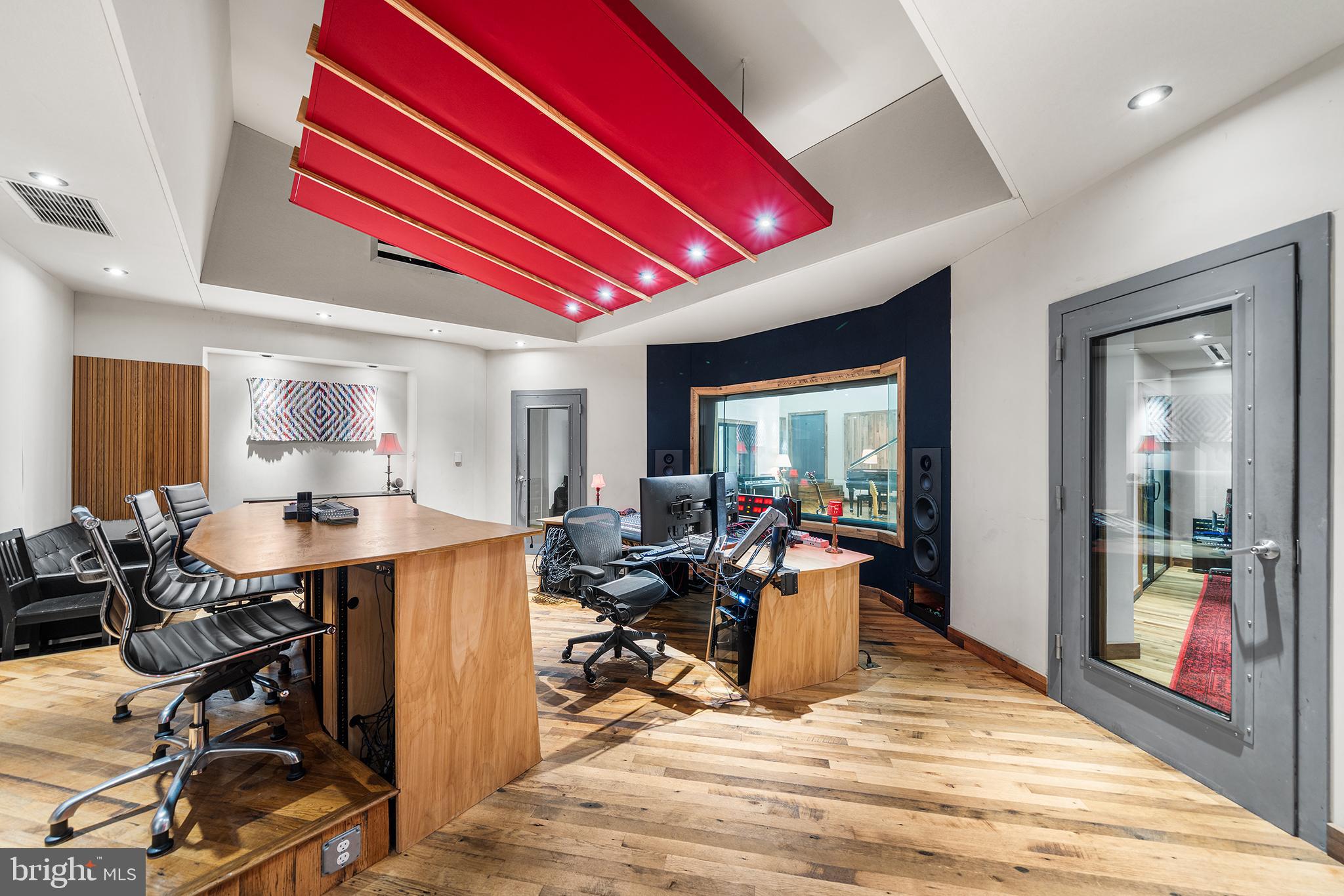 1506 E WILT STREET 14