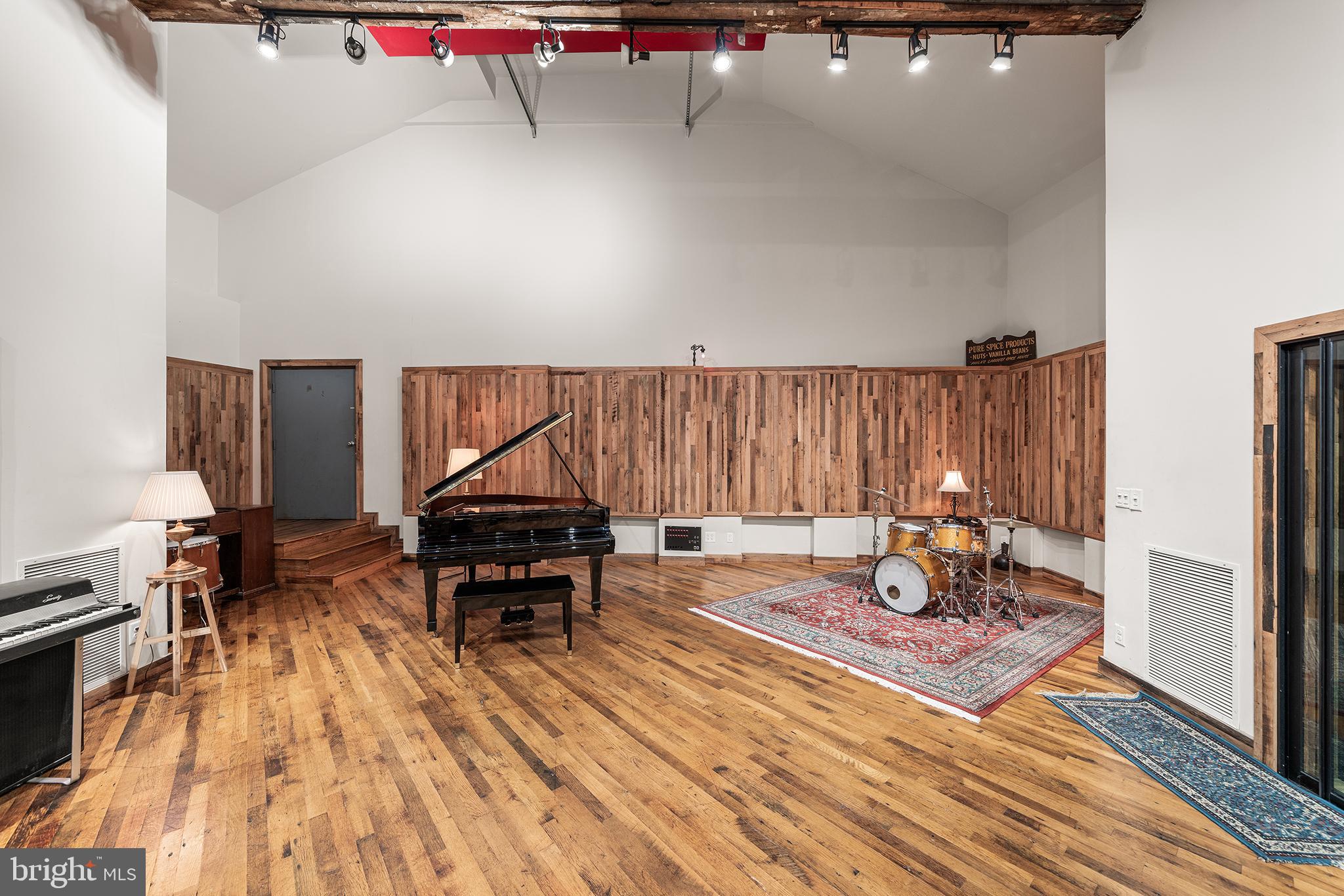 1506 E WILT STREET 14