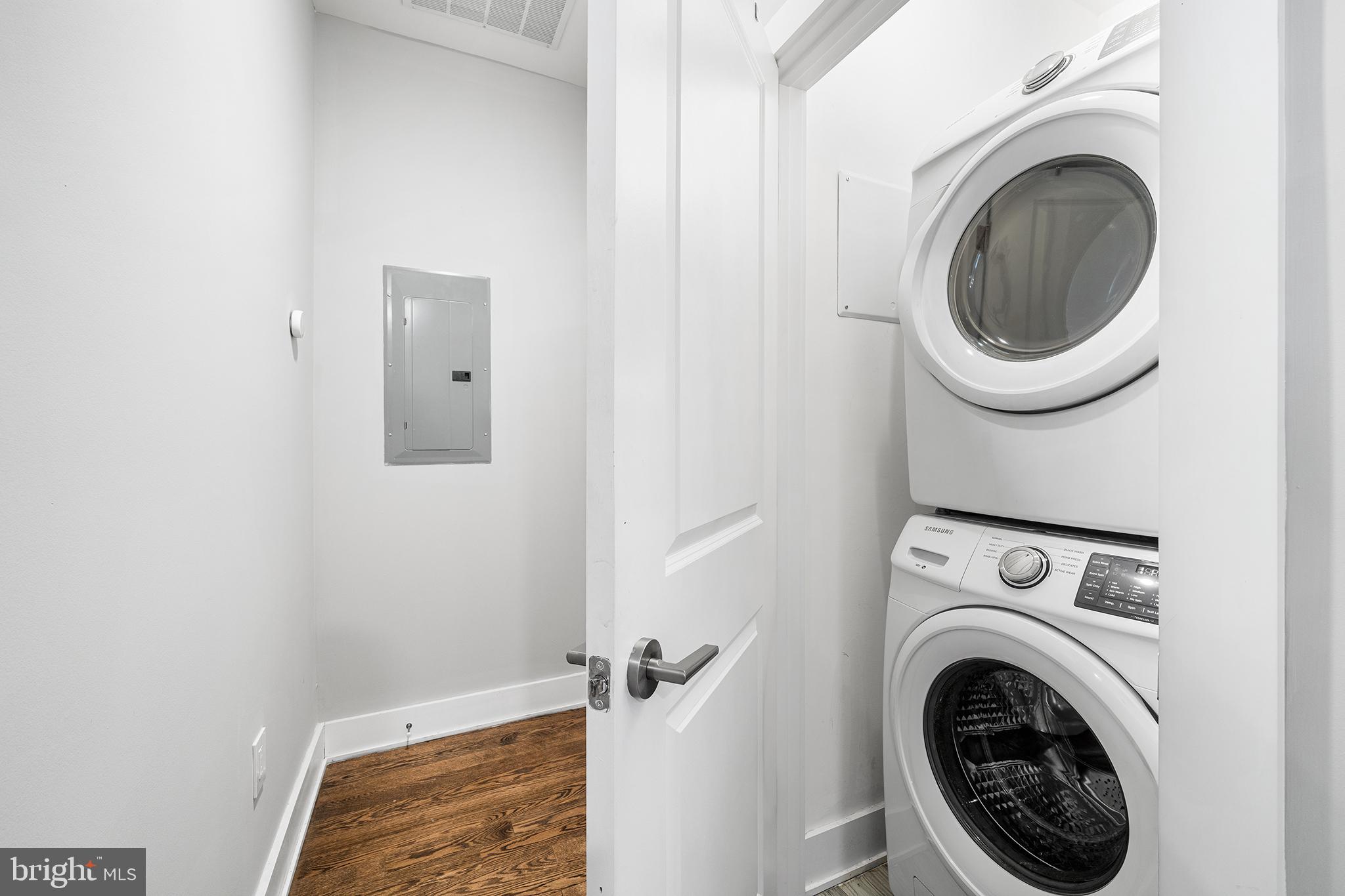 963 SHACKAMAXON STREET 4