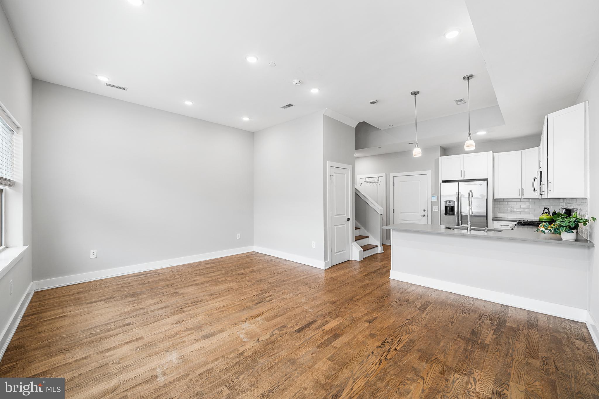 963 SHACKAMAXON STREET 4