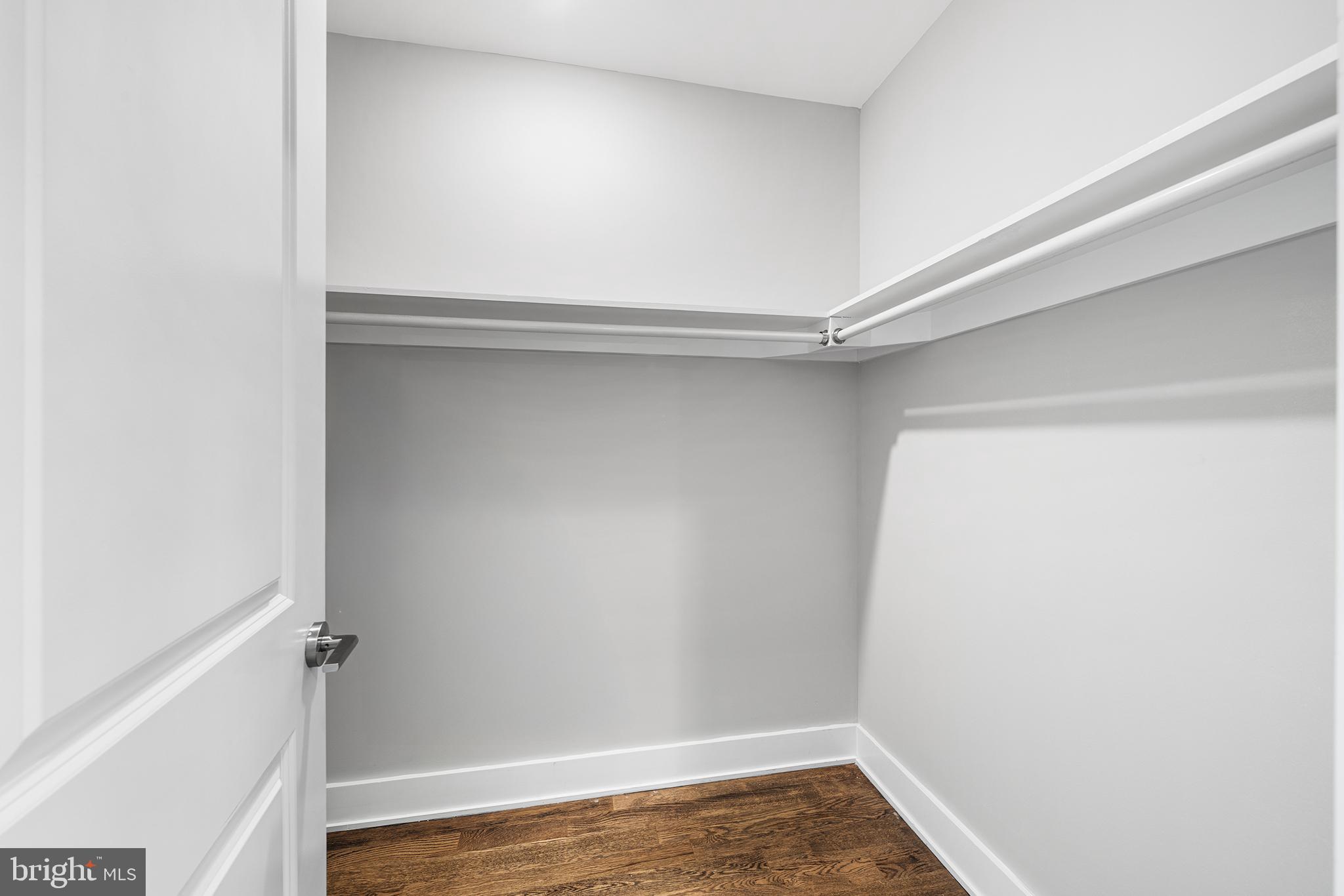 963 SHACKAMAXON STREET 4