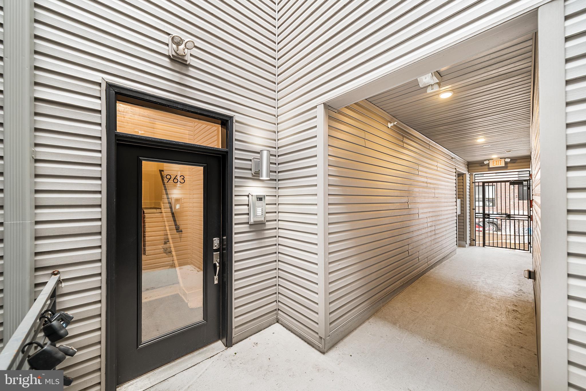 963 SHACKAMAXON STREET 4