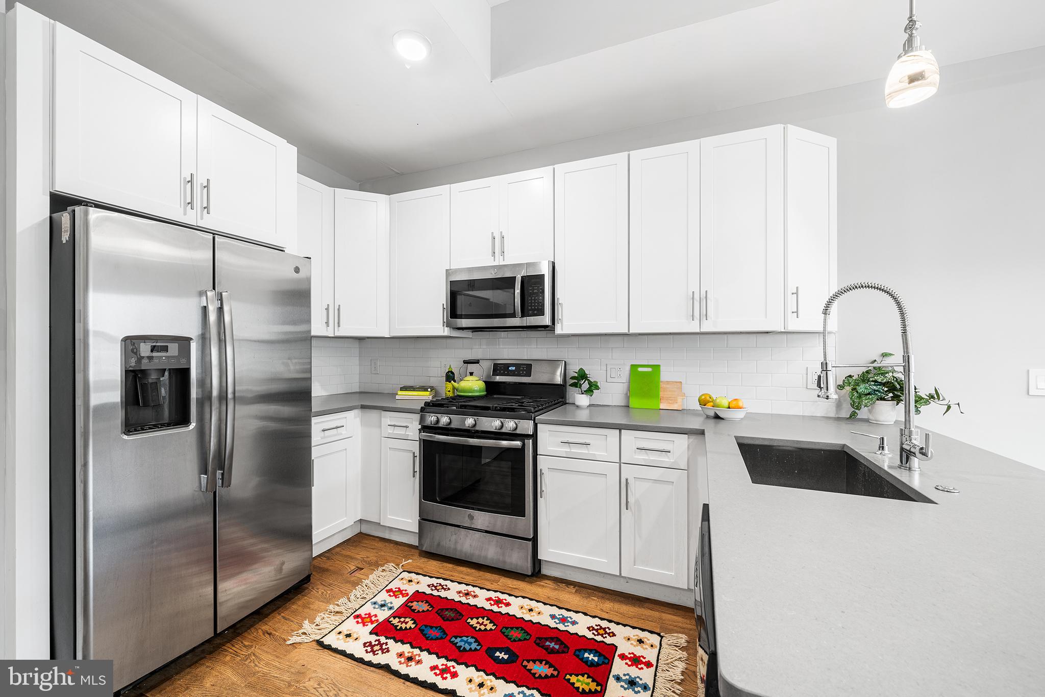 963 SHACKAMAXON STREET 4