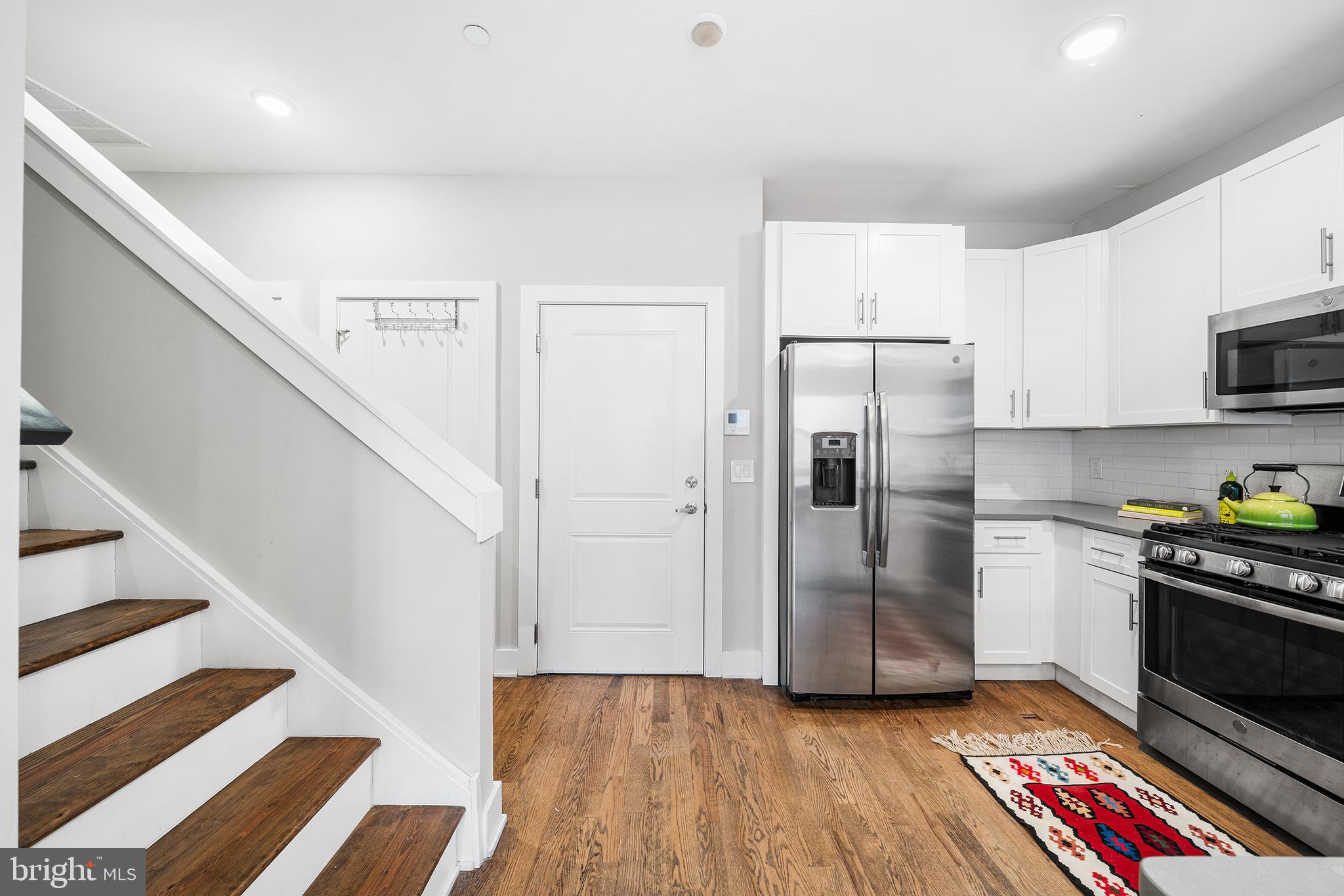 963 SHACKAMAXON STREET 4