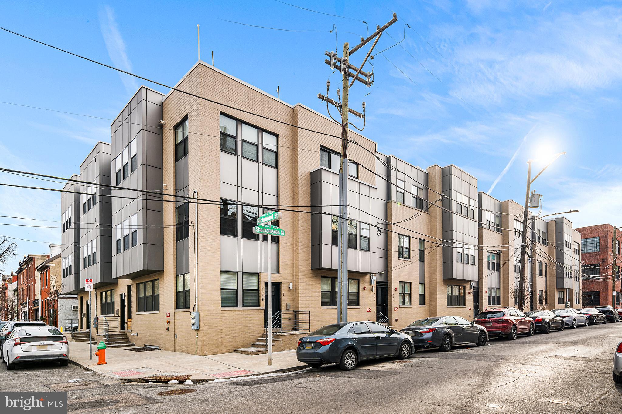 963 SHACKAMAXON STREET 4