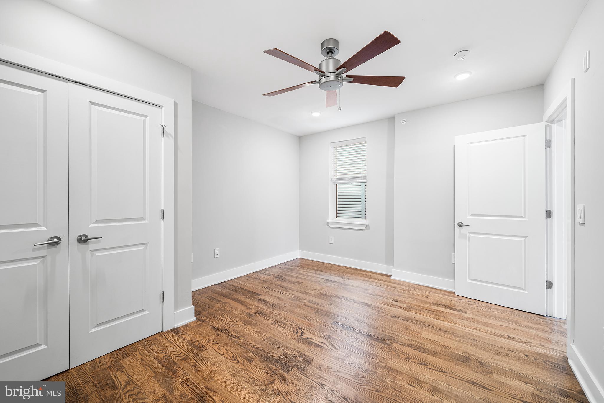 963 SHACKAMAXON STREET 4