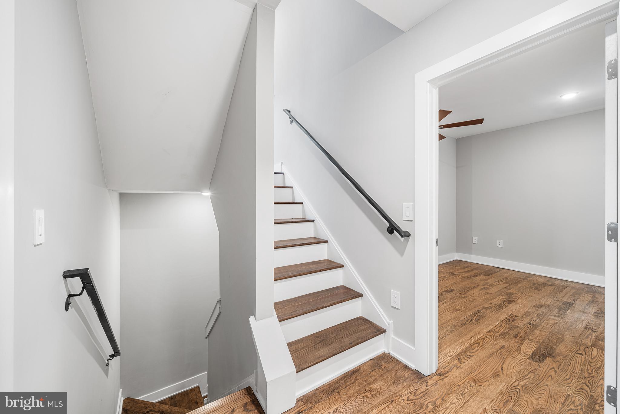 963 SHACKAMAXON STREET 4