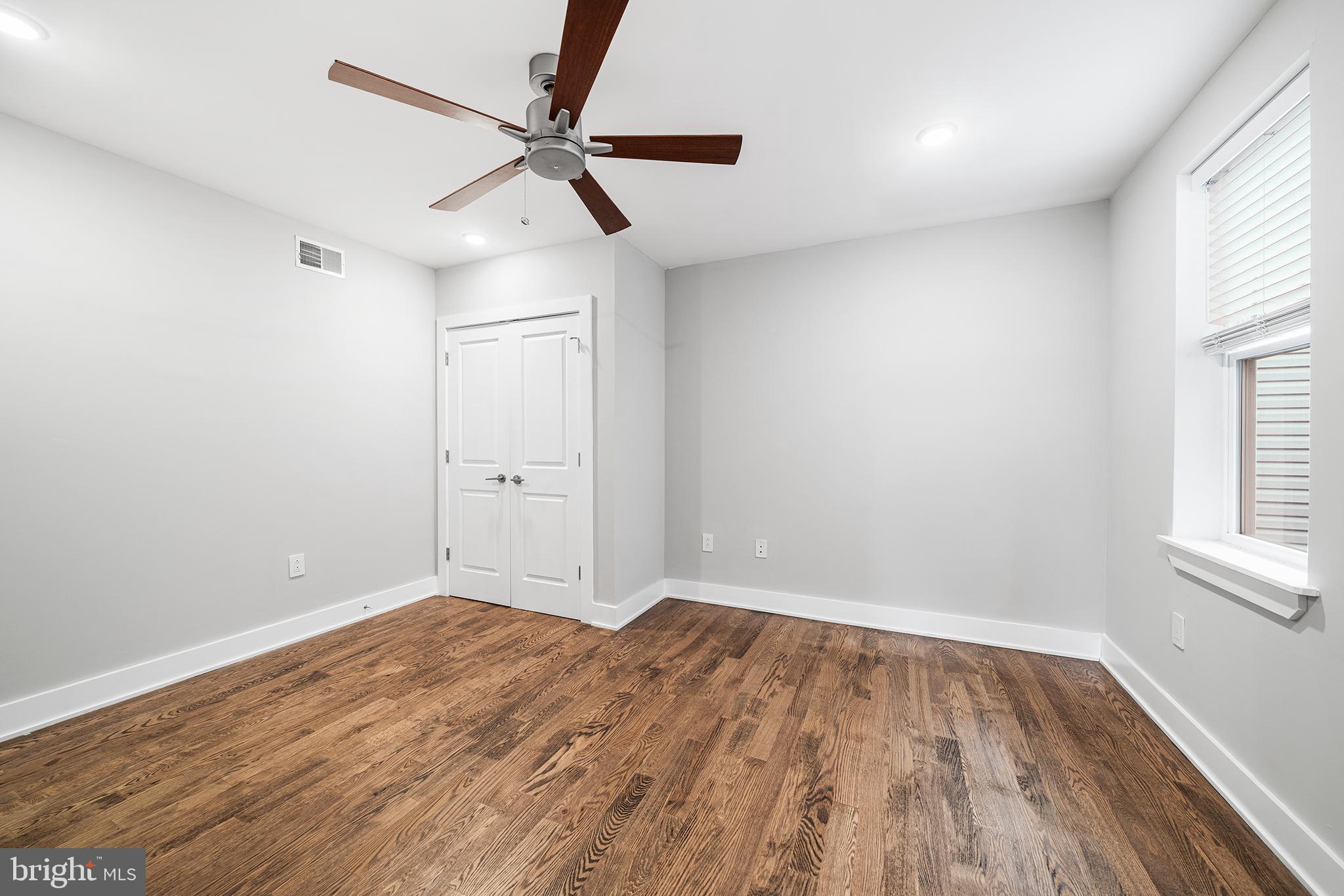 963 SHACKAMAXON STREET 4