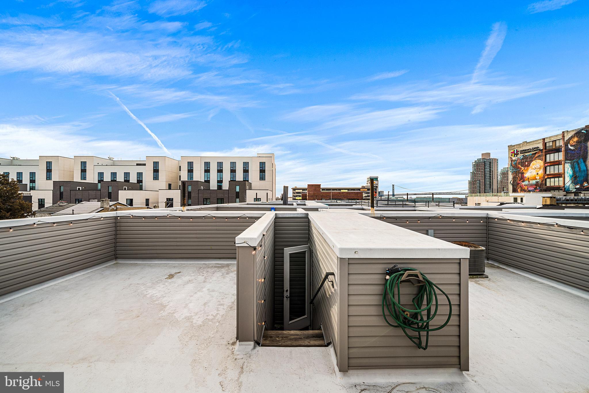 963 SHACKAMAXON STREET 4