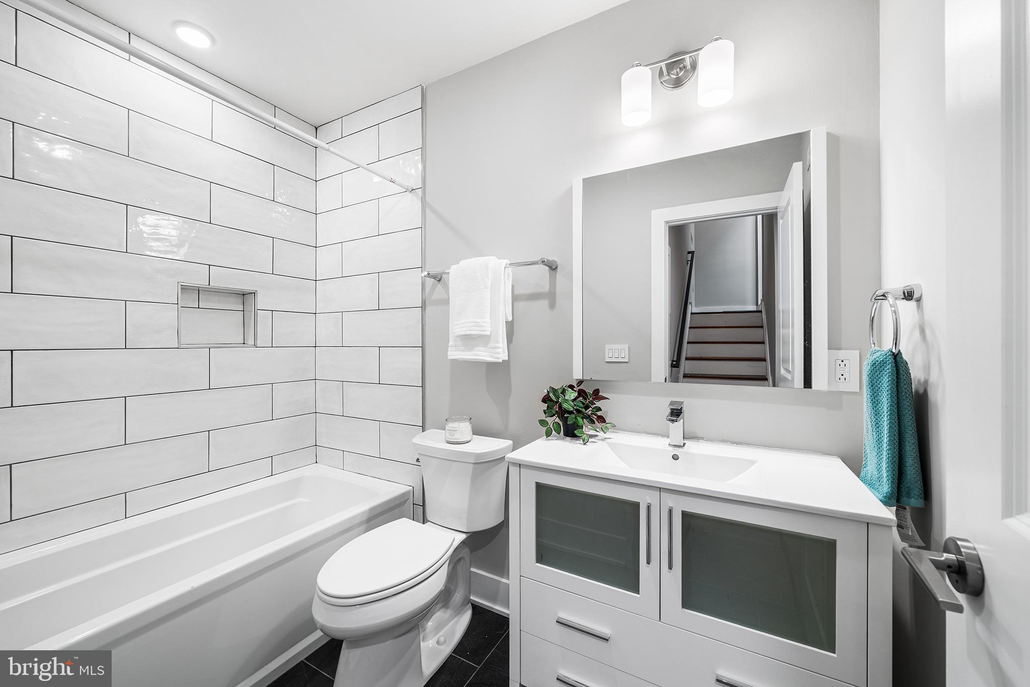 963 SHACKAMAXON STREET 4