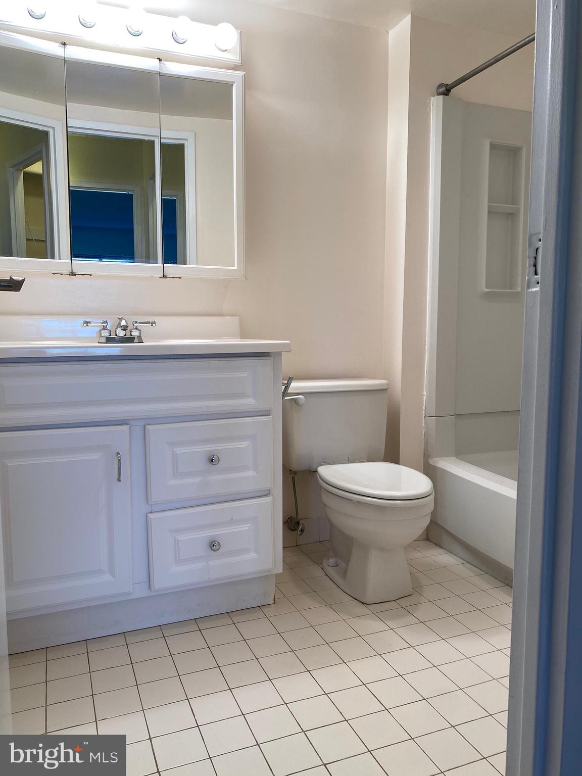 200 LOMBARD STREET 10 633