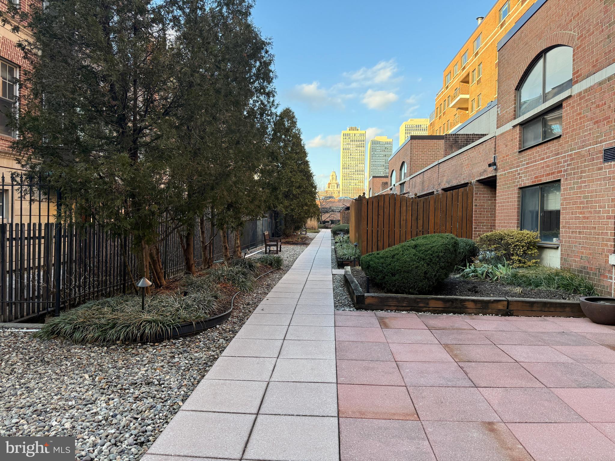 200 LOMBARD STREET 10 633