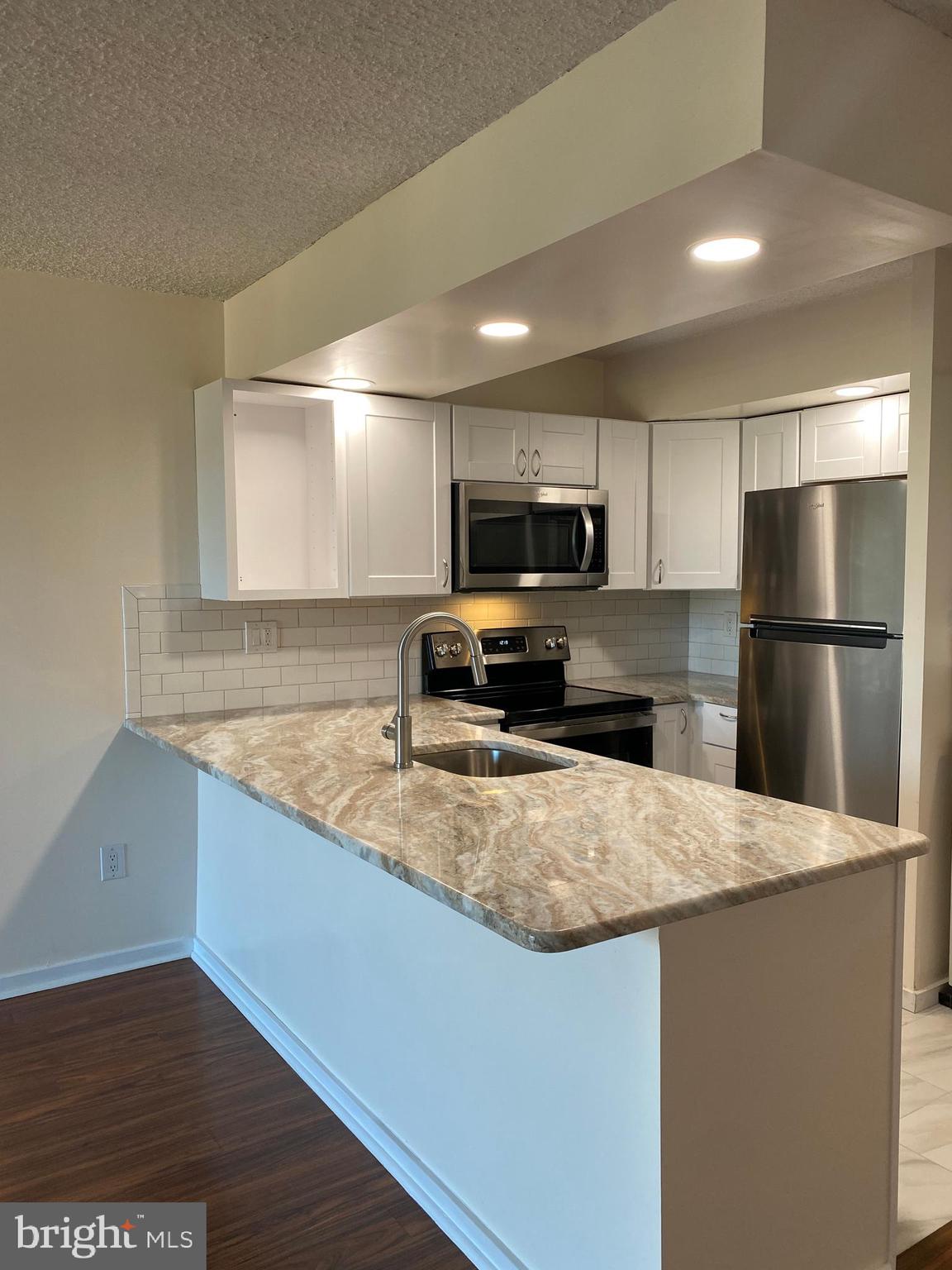 200 LOMBARD STREET 10 633