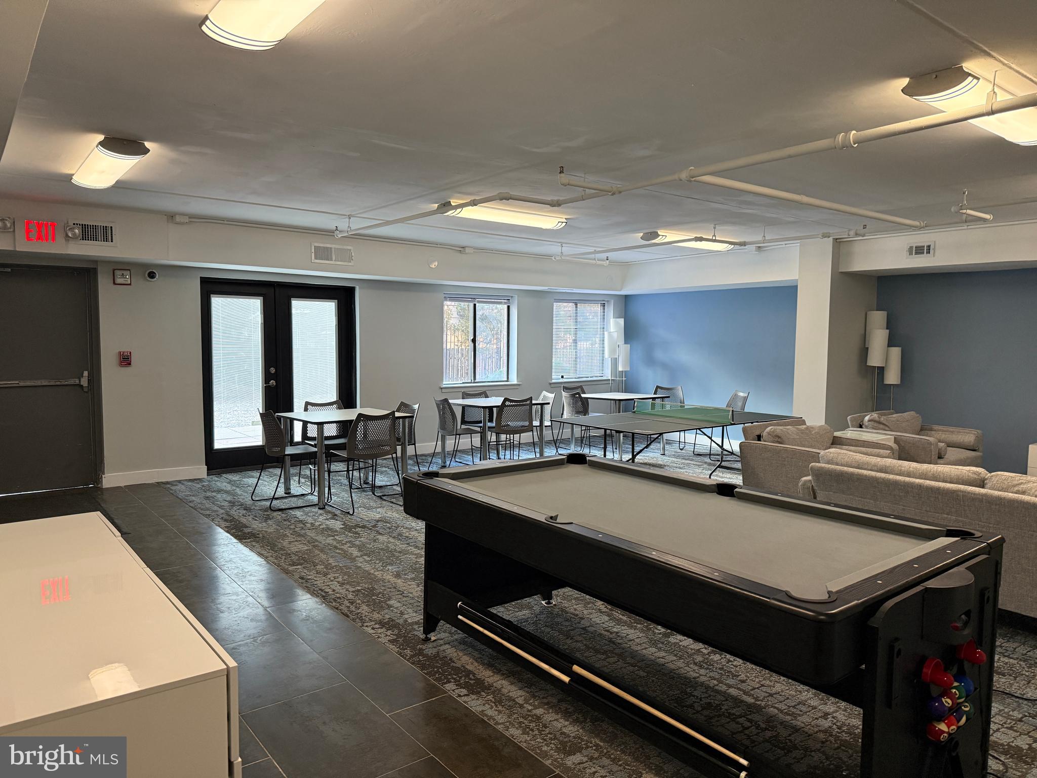 200 LOMBARD STREET 10 633