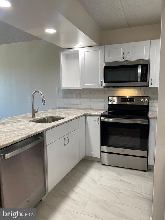 200 LOMBARD STREET 10 633
