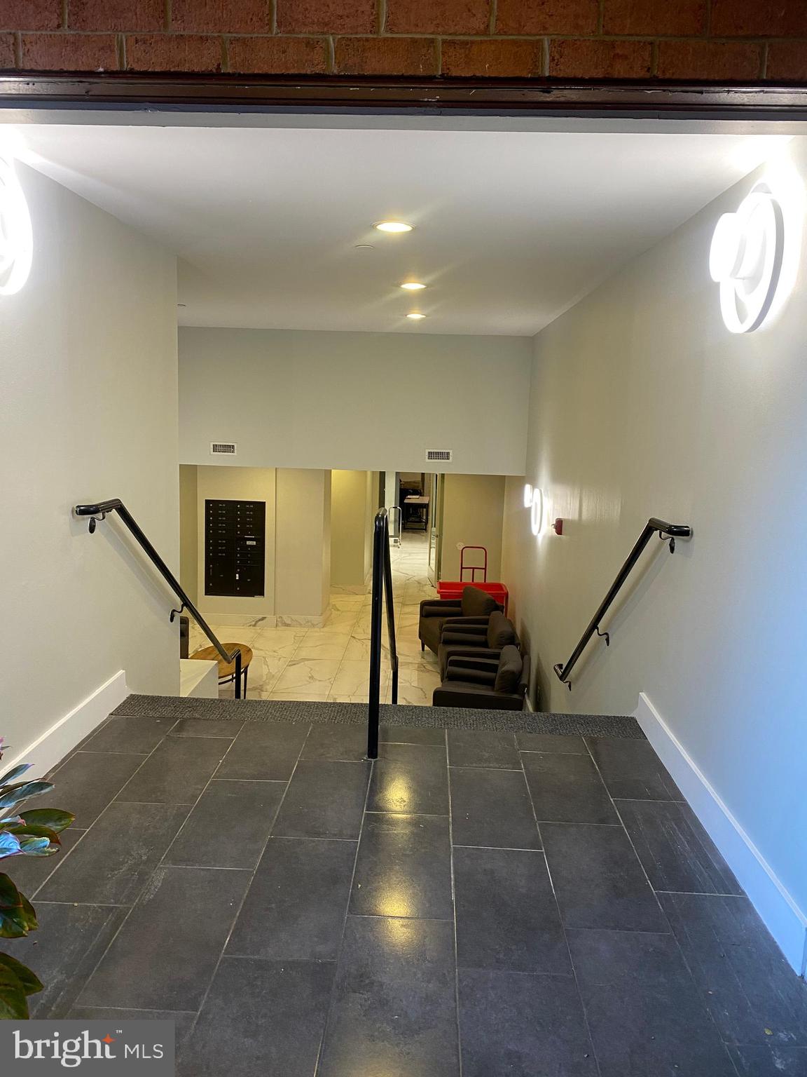 200 LOMBARD STREET 10 633