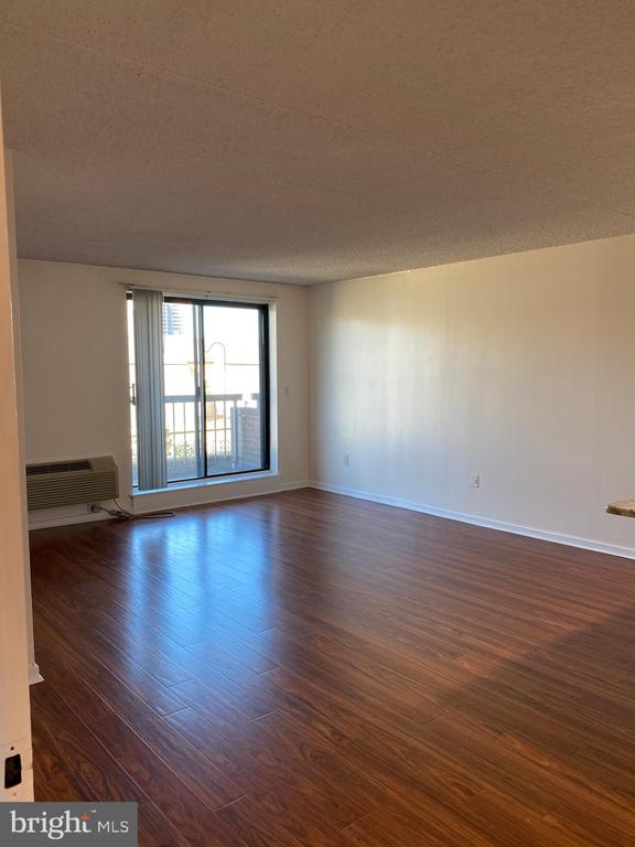 200 LOMBARD STREET 10 633