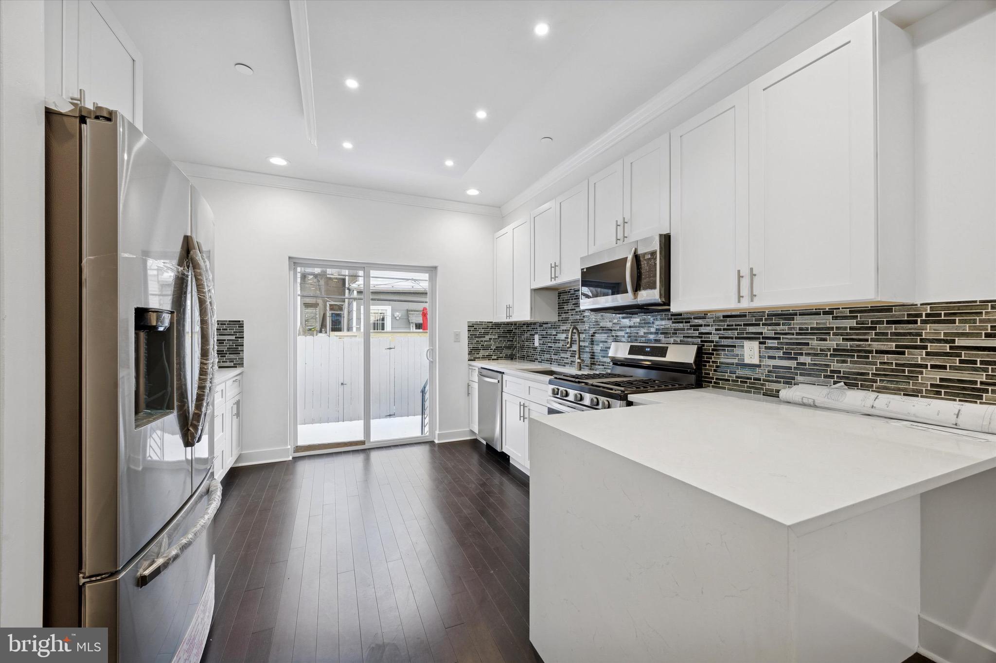 1327 S HOLLYWOOD STREET